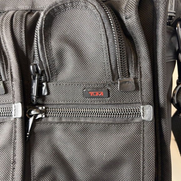 Amazon.com: TUMI - Alpha Medium 15 Tumi Alpha Expandable Ballistic Nylon Black Briefcase Messenger Laptop Bag 26160